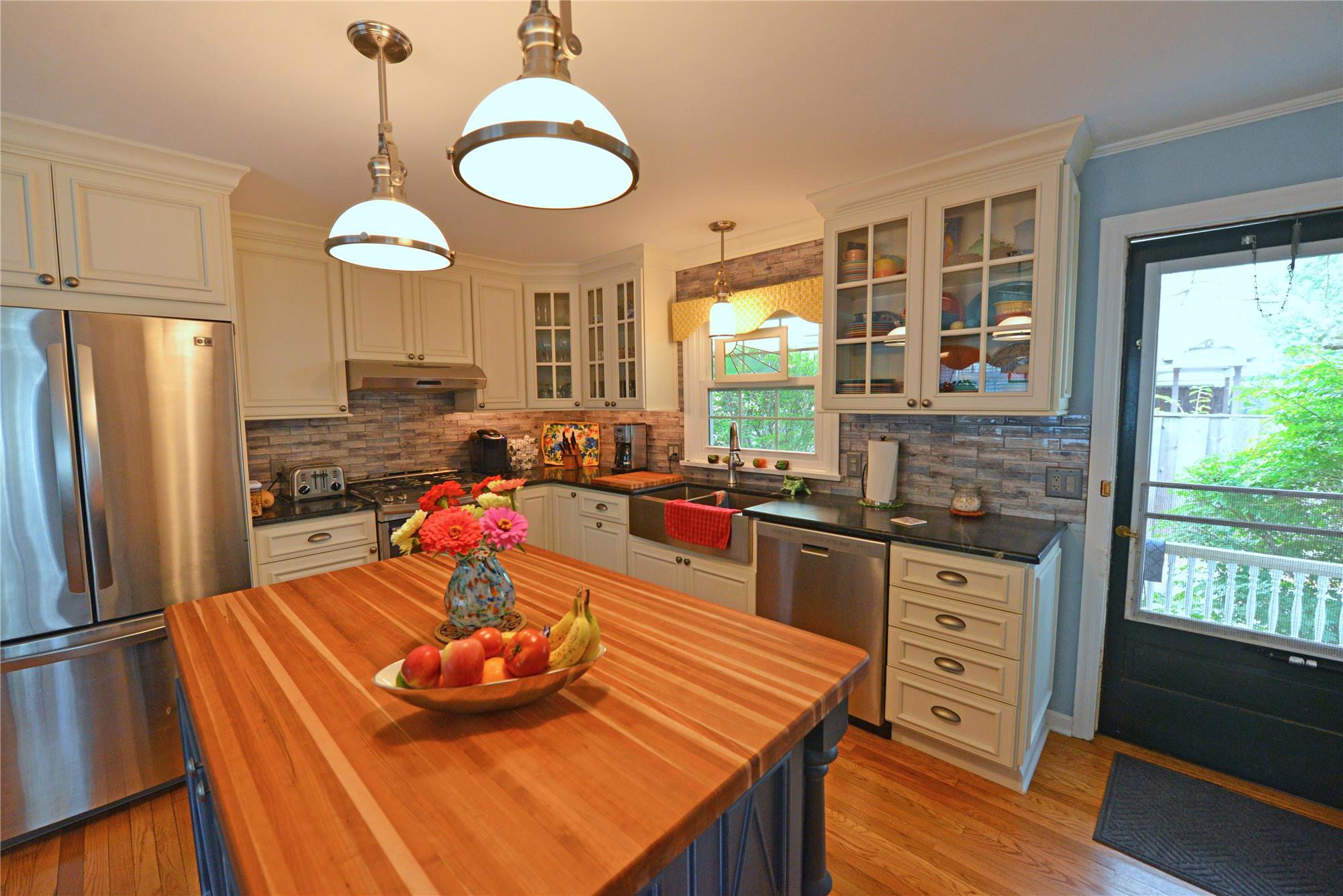 Traditional/Transitional Kitchen Remodel by Clemleddy Construction project photo 4