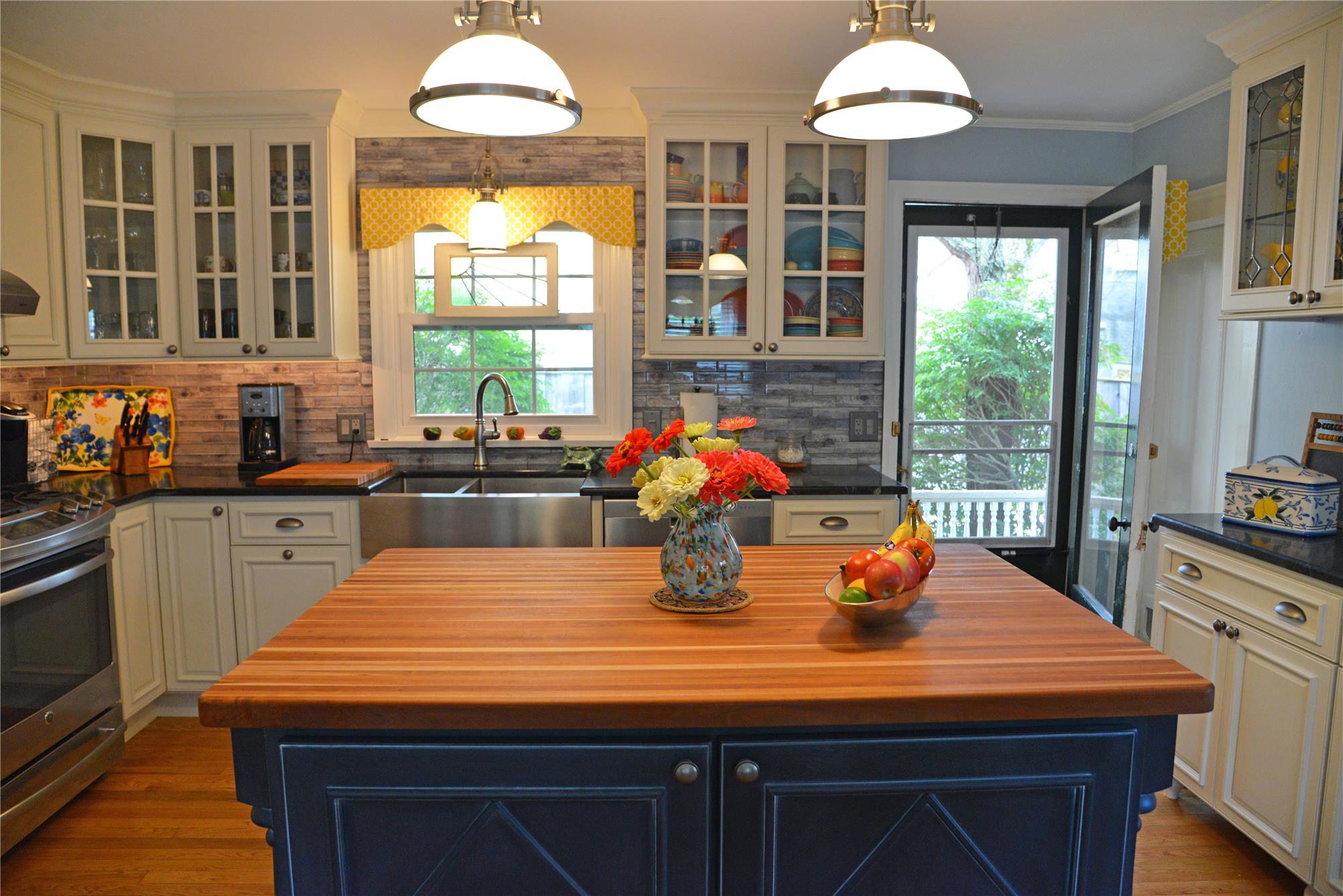 Traditional/Transitional Kitchen Remodel by Clemleddy Construction project photo 7