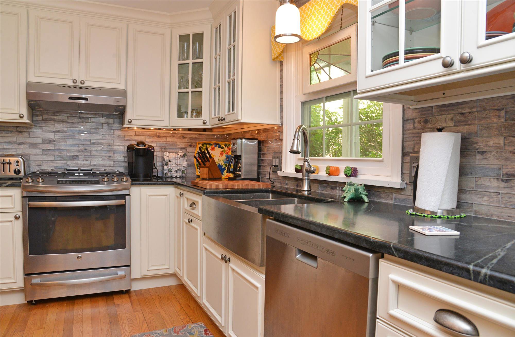 Traditional/Transitional Kitchen Remodel by Clemleddy Construction project photo 3