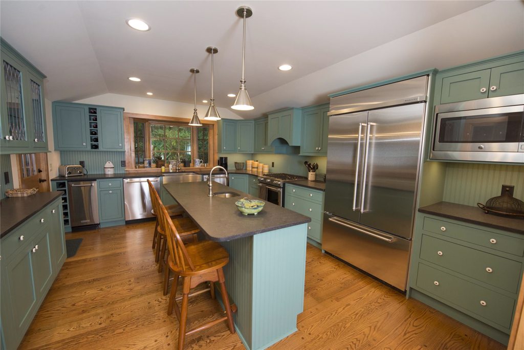 Black Bear Full Kitchen Right Black Bear Full Kitchen Right